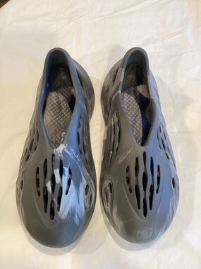 Adidas  Yeezy Foam Runner RNNR MX Granite Size 10